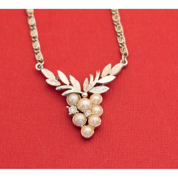 Vintage Edwardian Grape Faux Pearl Silver Tone 18 Inch Necklace by Avon - F6 - Picture 1 of 3